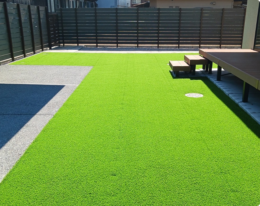高品質人工芝「Easy Green」の開発・販売・施工｜原建設建材 株式会社